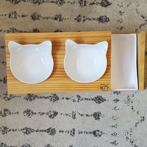 ViviPet Elevated Cat Feeder with 2 ceramic bowls